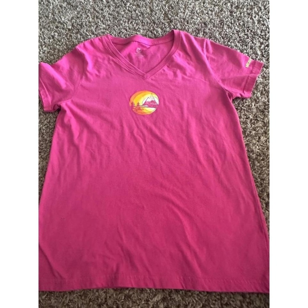 Merrell Graphic T Shirt Top‎ Tee Hot Pink Outdoors Mountain Scene V Neck